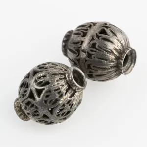 Antique silver Yemeni bead 19x16mm. Sold individually. b18-605cs