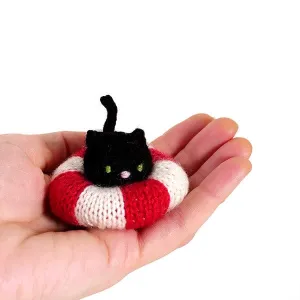 Cat in a Life Preserver Knit Kit
